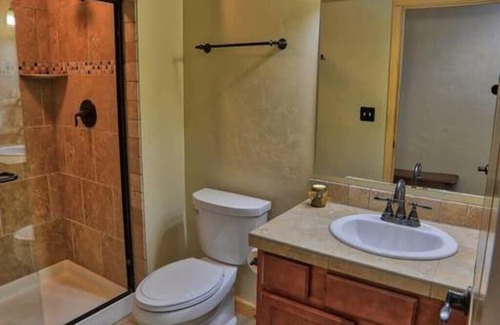 Peak 8 Condominio | Goldcamp Launchpad - Location, Hike & Hot Tub!