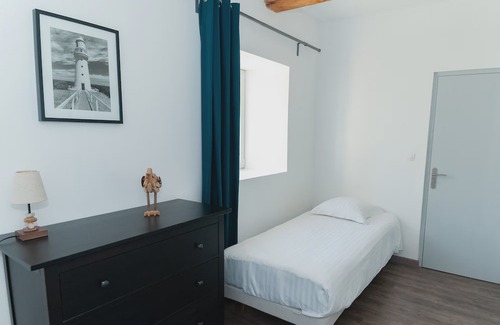 Isigny-sur-Mer Cabaña | Cottage sleeps 4 near the D-Day landing beaches. Pets allowed