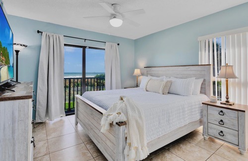 Avon By The Sea Condominio | Bright Direct Oceanfront Condo Near the Pier with Stunning Views and Heated Pool
