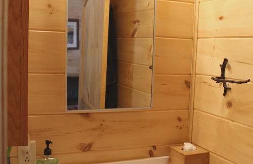 Schuyler Cabina | Cozy cabin for 2 w/great mt views & walking trails!