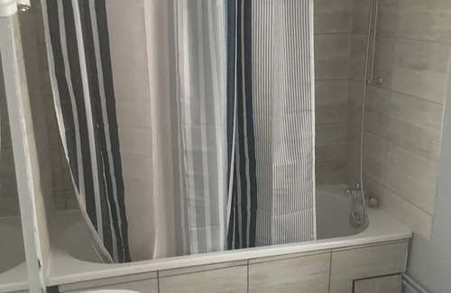 Gelles Apartamento | Studio facing Sioule near Vulcania