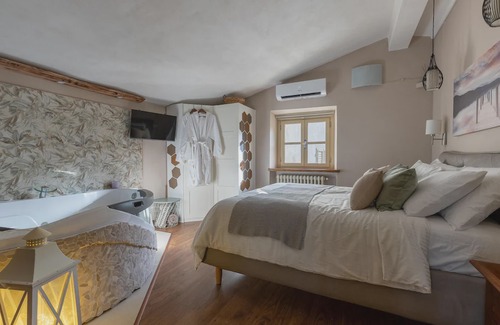 Colle di Compito Casa | Stunning Home In Capannori With Jacuzzi