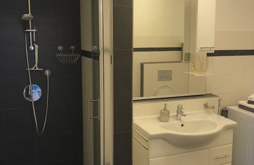 Oberteuringen Apartamento | Apartment and in a quiet location with a beautiful terrace near Lake Constance. Messe