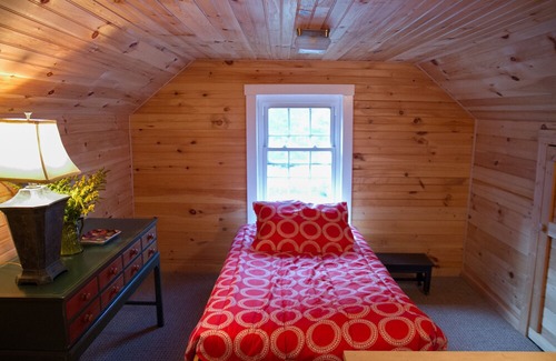 Dugspur Cabaña | Creekside Cottage Near Floyd, VA, and Blue Ridge Parkway with deck and gas grill