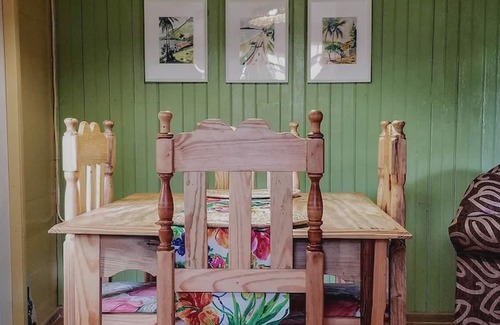 Corinthe Casa | Safe, cozy Creole Cottage. Off the beaten path, and close to everything.