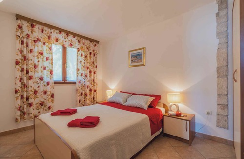 Krnica Apartamento | Holiday apartment with pool and air conditioning