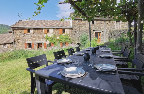 Saint-Pierre-Saint-Jean Casa | LARGE HOUSE TO SHARE WITH FRIENDS