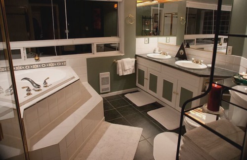 Regional District of Nanaimo Apartamento | Oceanview Guest Suite with Large 2 Person Soaker Tub