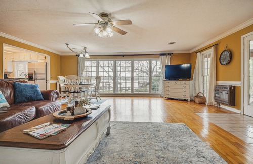Leesburg Cabaña | Lakefront Leesburg Home w/Private Dock & Ramp!