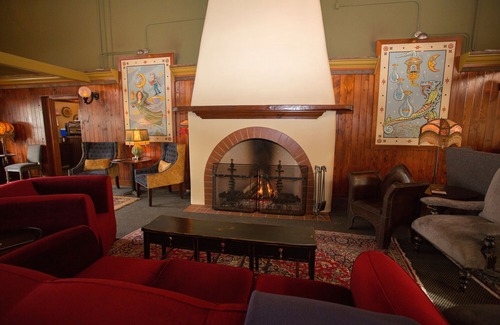 Bothell Hotel | McMenamins Anderson School