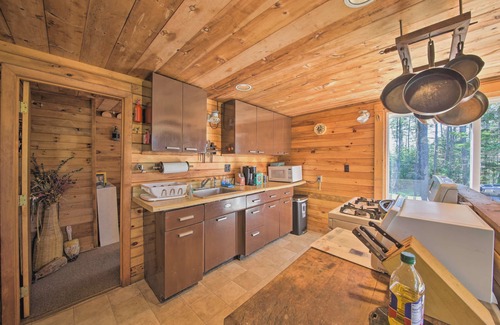 Stonington Casa | Cozy Cottage on Cat Cove with Wraparound Deck!