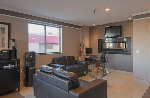 Kamloops Hotel | Super 8 by Wyndham Kamloops On The Hill