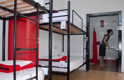 Deustuko San Pedro-Erribera Hostal | Bilbao Akelarre Hostel
