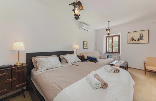 Koper Apartamento | Fairy-tale Tiny House From 17th Century