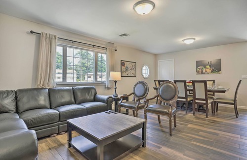 Glen Cove Apartamento | Ideally Located Glen Cove Apartment!
