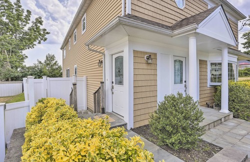 Glen Cove Apartamento | Ideally Located Glen Cove Apartment!