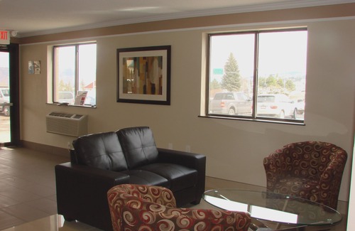 Kamloops Hotel | Super 8 by Wyndham Kamloops On The Hill