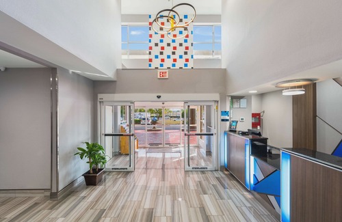 Madison Hotel | Clarion Pointe Madison-Huntsville