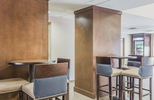 Mount Pleasant Hotel | Comfort Suites at Isle of Palms Connector