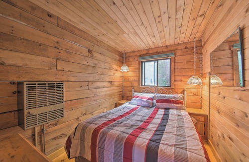 Stonington Casa | Cozy Cottage on Cat Cove with Wraparound Deck!
