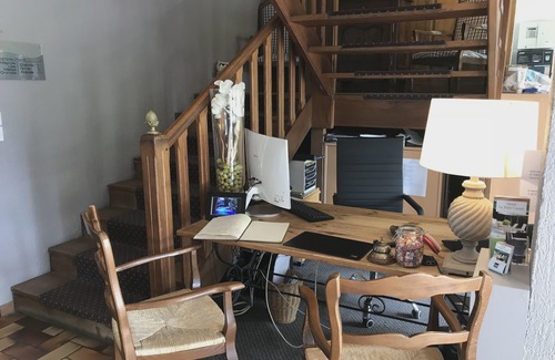 La Boisse Hotel | Logis Hotel Le Petit Casset