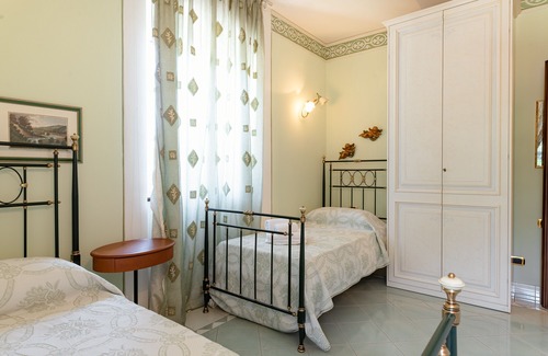 Diecimo Cama Y Desayuno | Lucca Franco's Villa