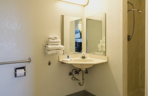 Summit Station Hotel | Loyalty Inn Columbus