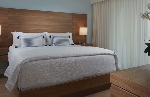 Jupiter Hotel | The Pointe Hotel