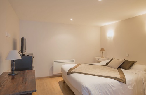 La Boisse Hotel | Logis Hotel Le Petit Casset