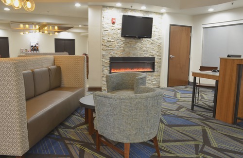 Waterloo Hotel | Holiday Inn Express- Waterloo/Cedar Falls by IHG