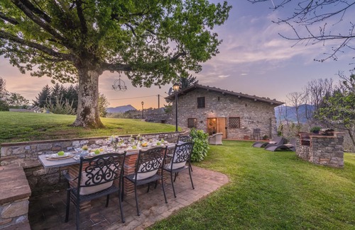 Pescaglia Villa | Grumo Farmhouse with Private Pool and View near Lucca