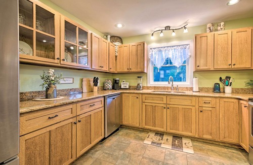 Paupack Casa | Large Yard and Games Edgewater Escape in Paupack!