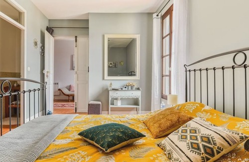 Neffies Cama Y Desayuno | Maison Dix Chambres d'hôtes et Espace SPA Bien être