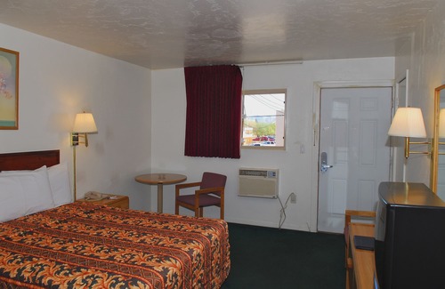 Feldman's Hotel | Stone Inn Extended Stay U of A