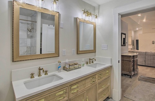 Bloomington Casa | Cozy and Chic Abode about 11 Mi to Bloomington Lake