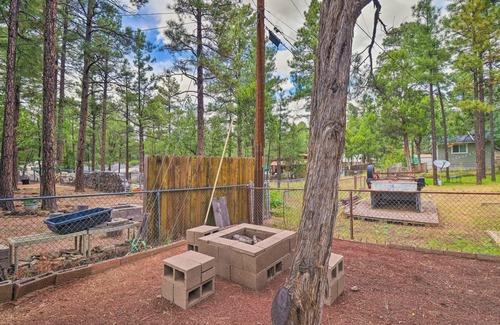 Torreon Casa | Show Low Cabin with Fire Pit Near Hiking!