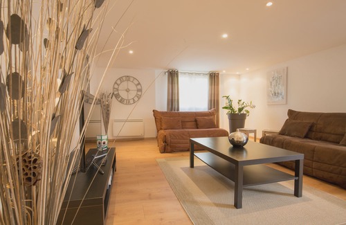 La Boisse Hotel | Logis Hotel Le Petit Casset