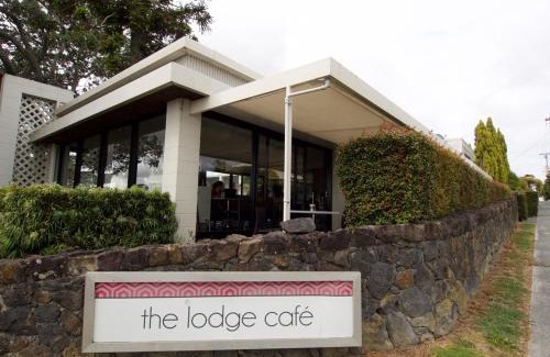 Mount Albert Hotel | Mt Albert Motor Lodge