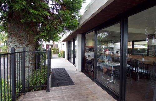 Mount Albert Hotel | Mt Albert Motor Lodge