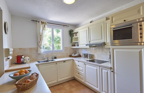 Nans-les-Pins Villa | Villa con lavavajillas, en un entorno verde