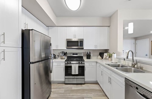 Sparks Apartamento | Designer Apt. with Jacuzzi. Walk To Casino & iMax