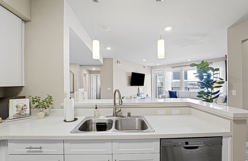 Sparks Apartamento | Designer Apt. with Jacuzzi. Walk To Casino & iMax