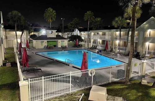 Kissimmee Apartamento | Newly Room in cozy hotel with Super location Parks