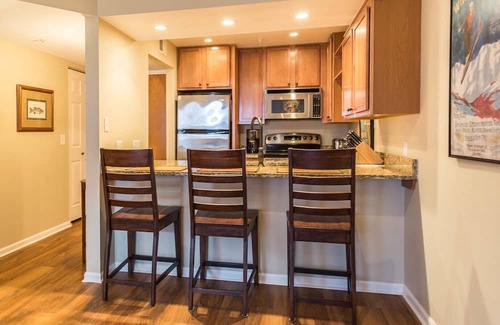 Glenwood Grove - North Iris Condominio | All-Inclusive luxury condo close to downtown Boulder Colorado
