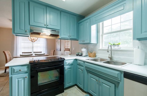 Valdosta Casa | Charming Bungalow- Sleeps 8, Close to Moody AFB/Freedom Park & Pet Friendly!