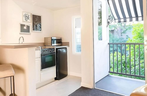 Norma Triangle Casa | Great Amenities! Pool, Pets Allowed, Parking! Close to Santa Monica Airport!