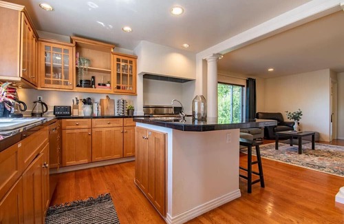 South Seattle Casa | Short Drive to Stadiums - Large 4 Bedroom House