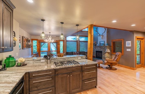 Saranac Lake Casa | Hummingbird Lodge- Lake Views