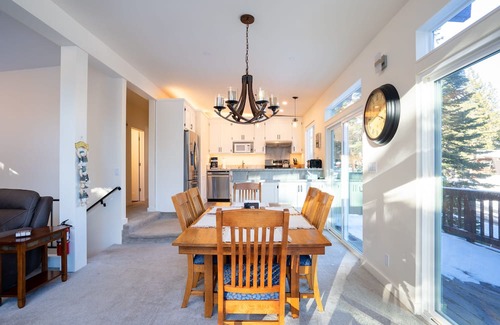 Carnelian Bay Casa | Dog Friendly Home Near Hiking/Biking Trails and Ski Resorts, EV charger