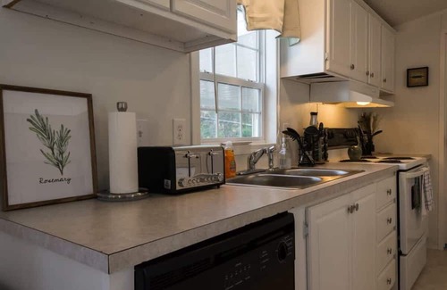Hendersonville Casa | Hideaway@Prestwood Farm